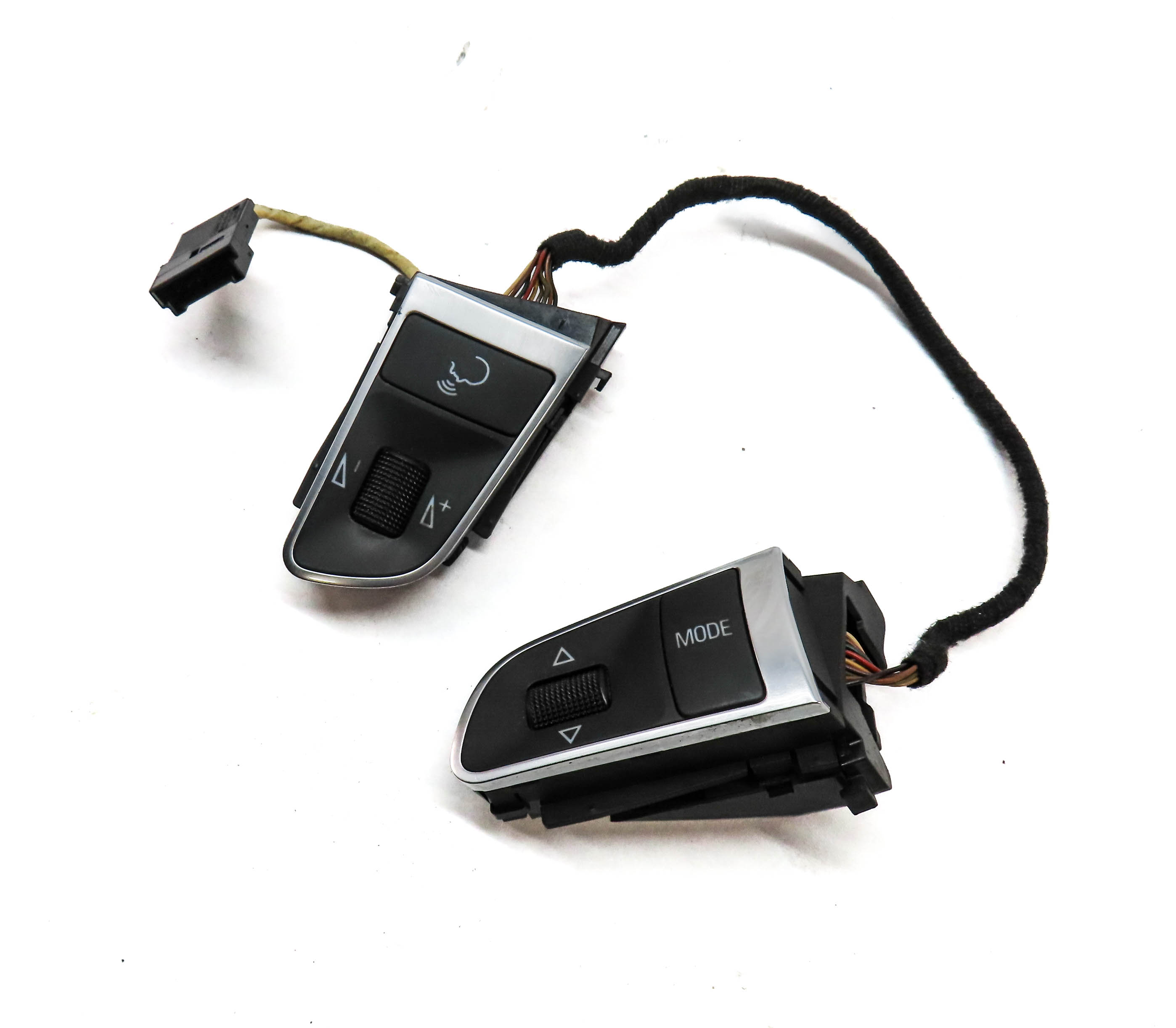 2011 AUDI Q7 (4L) STEERING WHEEL LEFT & RIGHT CONTROL SWITCH BUTTON SET 2 — exact item pictured